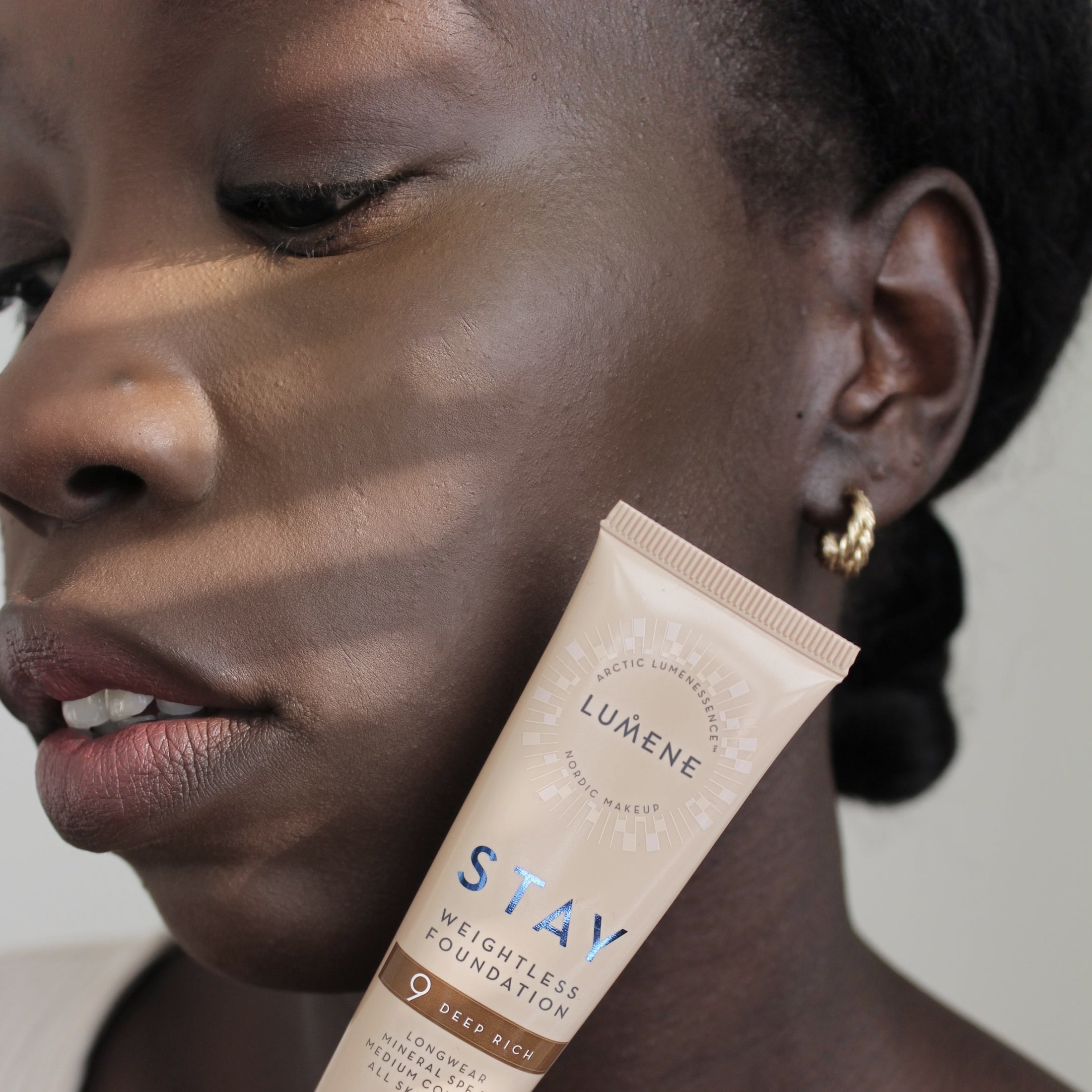 Stay Weightless Foundation SPF30